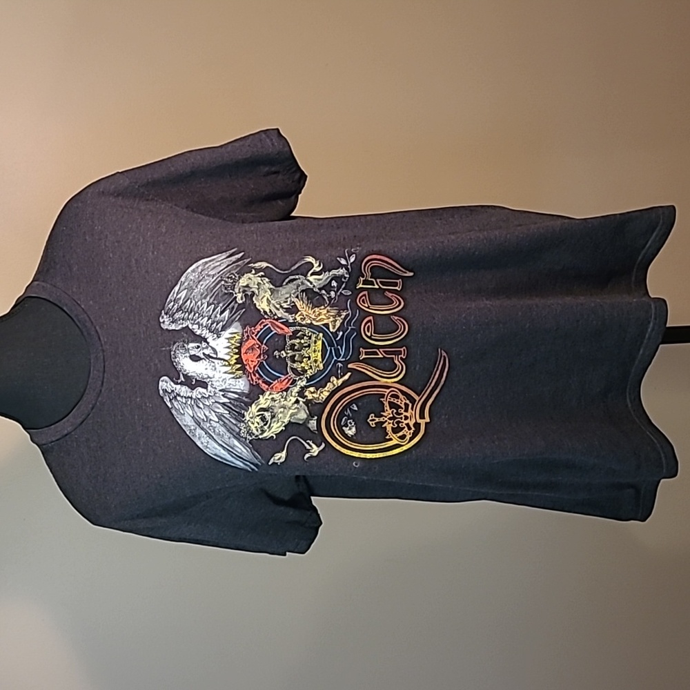 QUEEN 2022 Official Merch Crest Logo T-Shirt, Unisex, Size Large